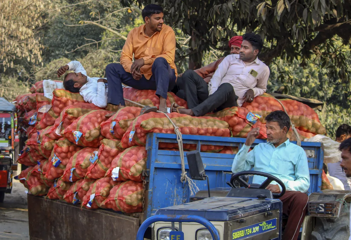 Maharashtra farmer sell 825 kg onion and net profit get zero on selling said how farmers live- India TV Hindi