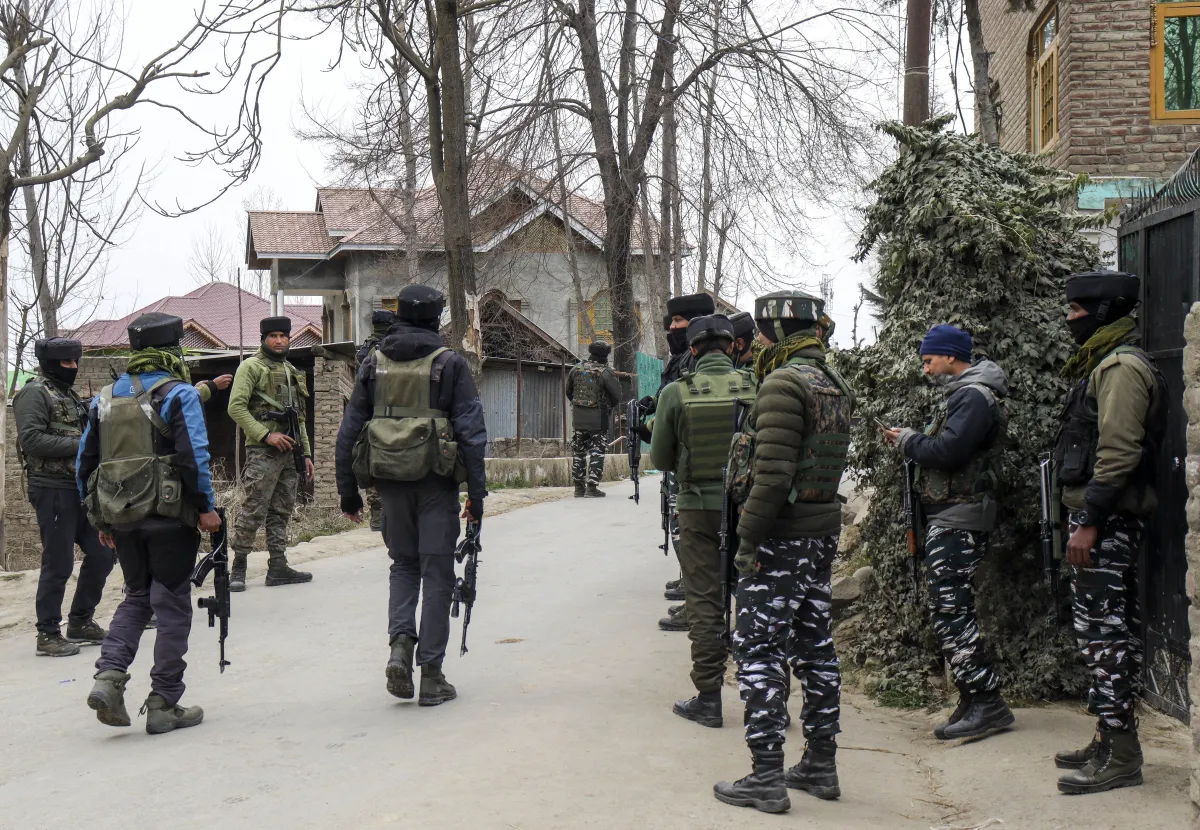 Terrorist's associate arrested from Pulwama 5 soldiers were martyred in the encounter- India TV Hindi