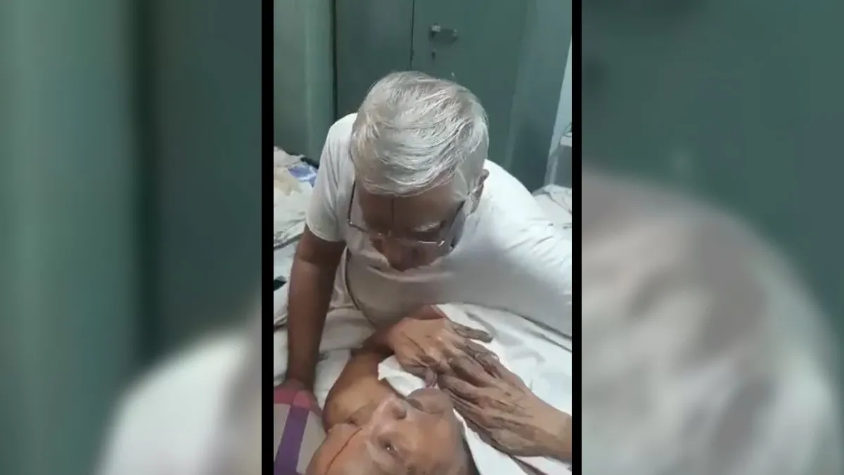 100 साल के पिता और 75 वर्ष के बेटे के बीच नहीं देखा होगा ऐसा प्रेम- India TV Hindi