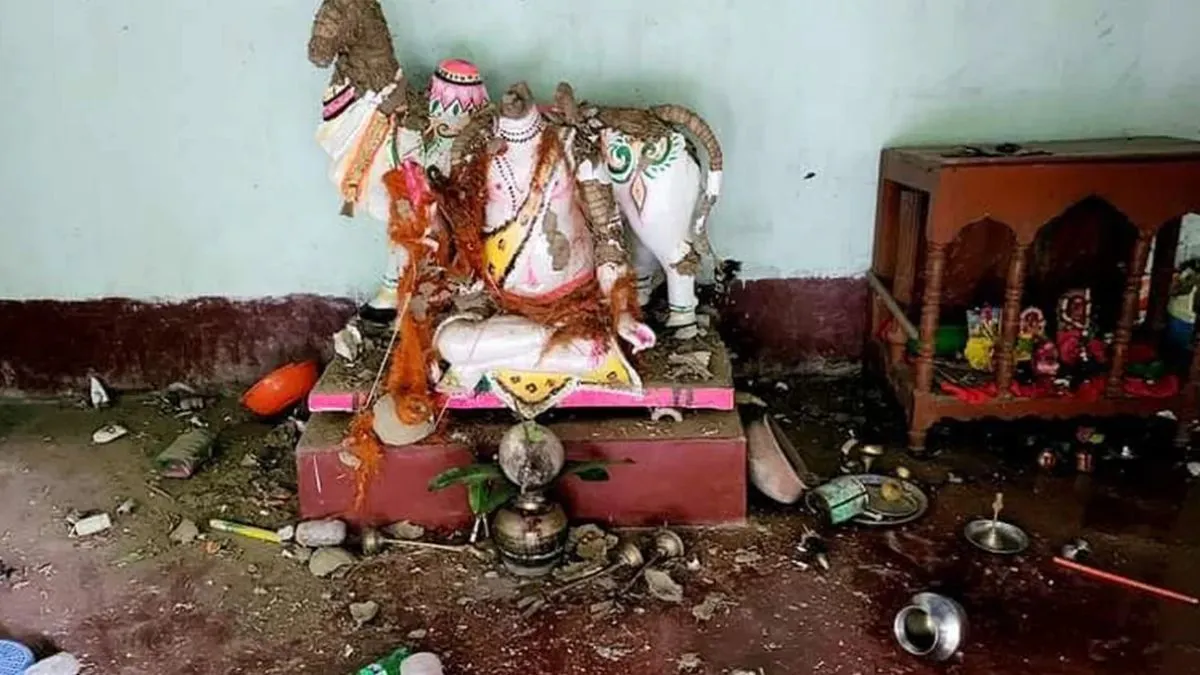 बांग्लादेश में तोड़े गए हिंदू मंदिर (फाइल)- India TV Hindi