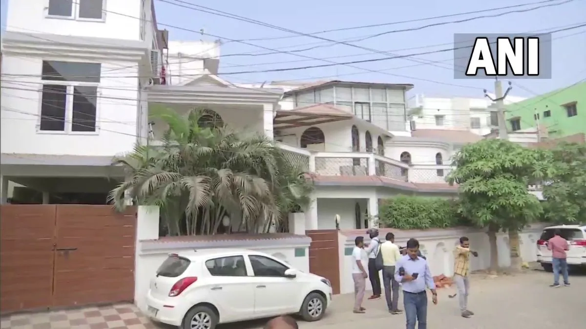 आरजेडी नेता अबू दोजाना के घर ईडी की छापेमारी- India TV Hindi