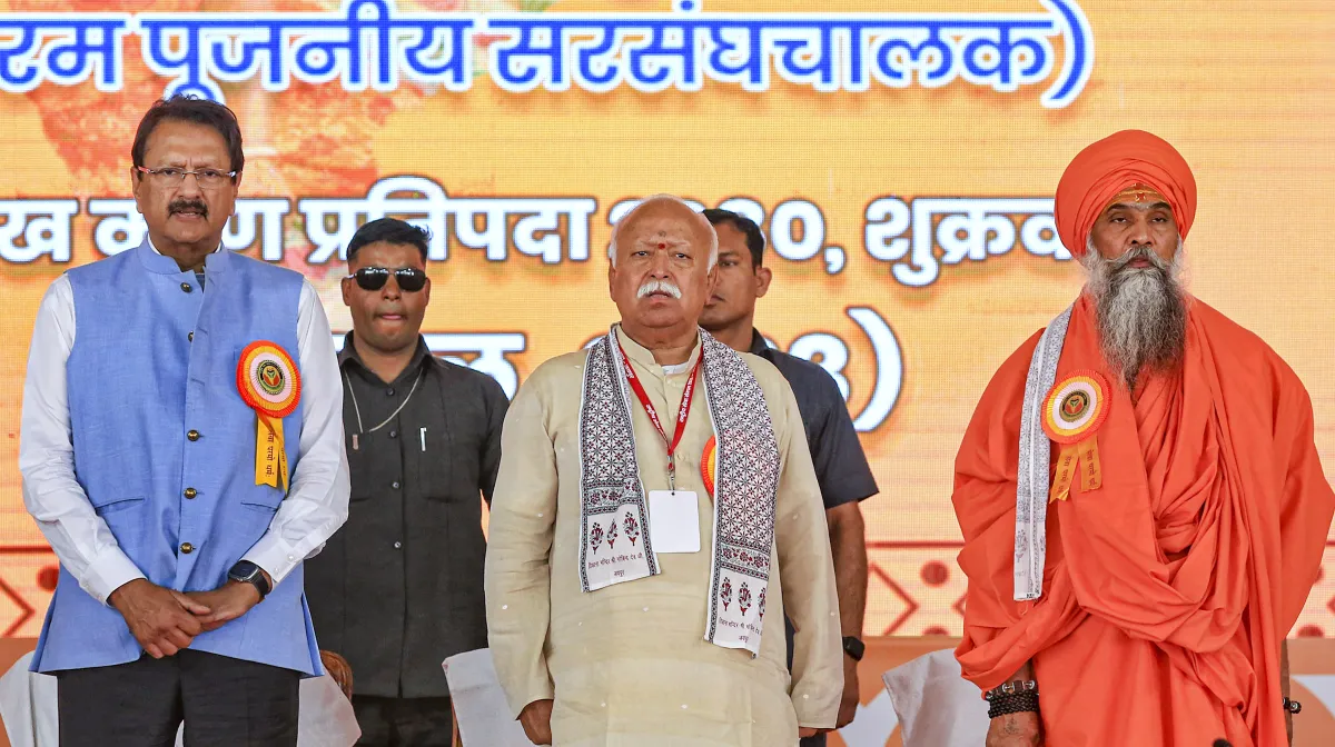 RSS chief Mohan Bhagwat reached Rashtriya Seva Sangam said Spiritual Hindu gurus are doing better wo- India TV Hindi