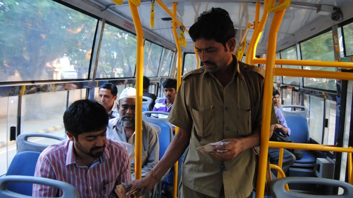 earphones must for passengers, BEST bans use of mobile phone speakers on buses, Mumbai Local- India TV Hindi