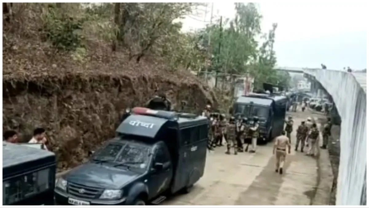 Nepanagar closed in protest against attack on police and forest personnel section 144 imposed in the- India TV Hindi