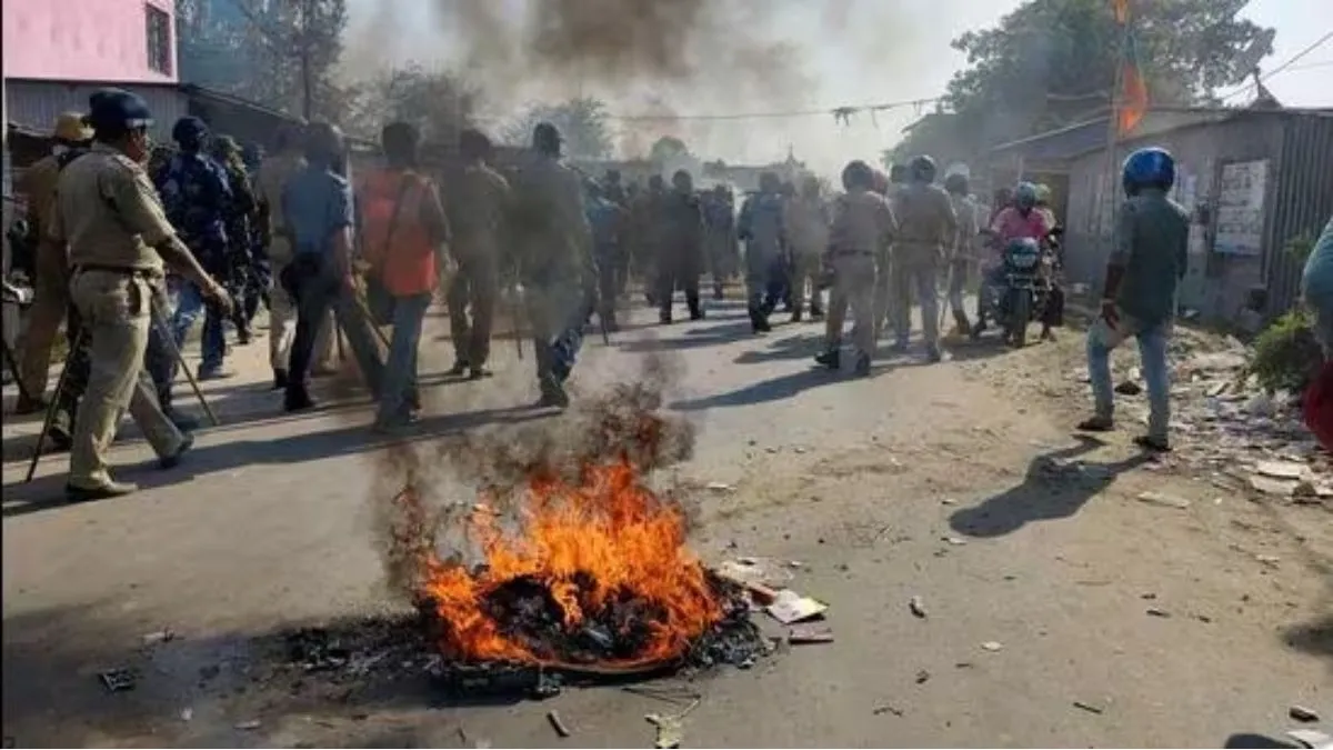 पश्चिम बंगाल के उत्तरी दिनाजपुर जिले में हिंसक प्रदर्शन- India TV Hindi