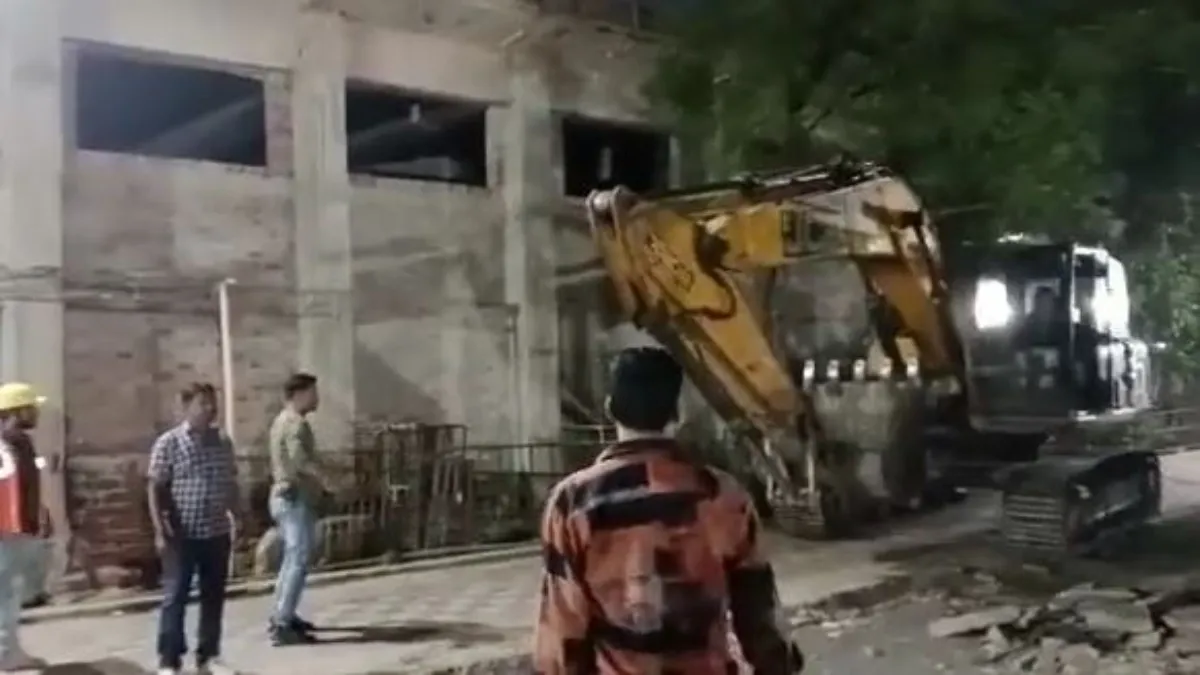 police reached with bulldozer at beleshwar temple - India TV Hindi