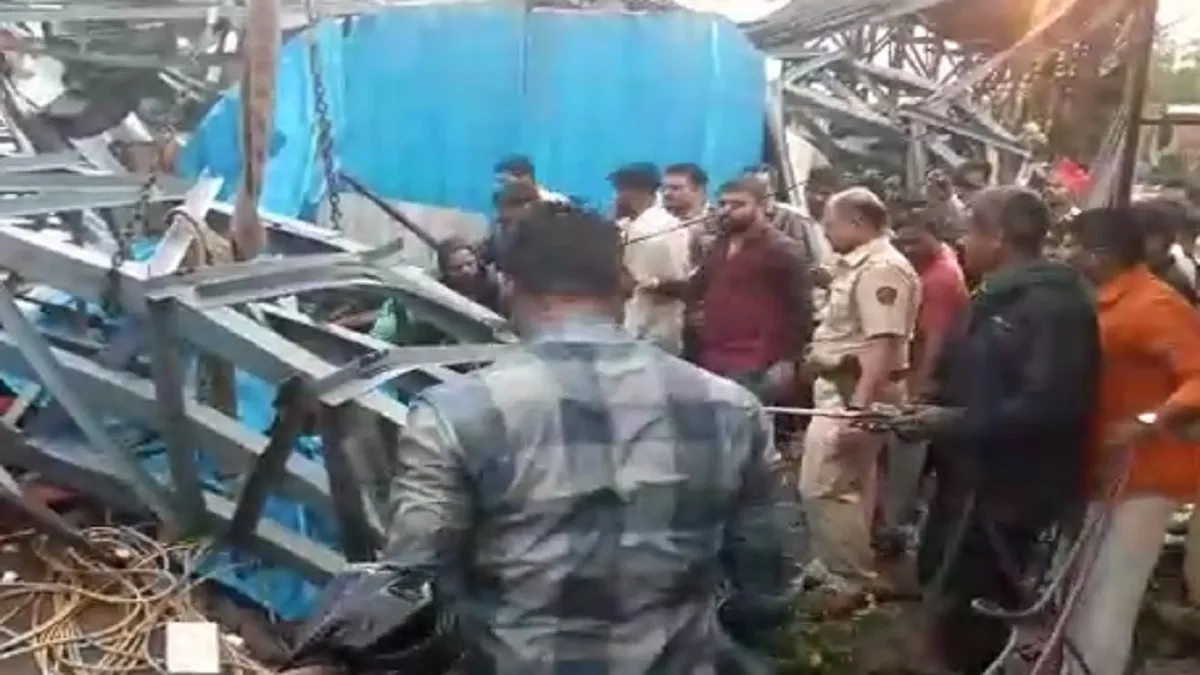 Pune Hoarding collapses- India TV Hindi