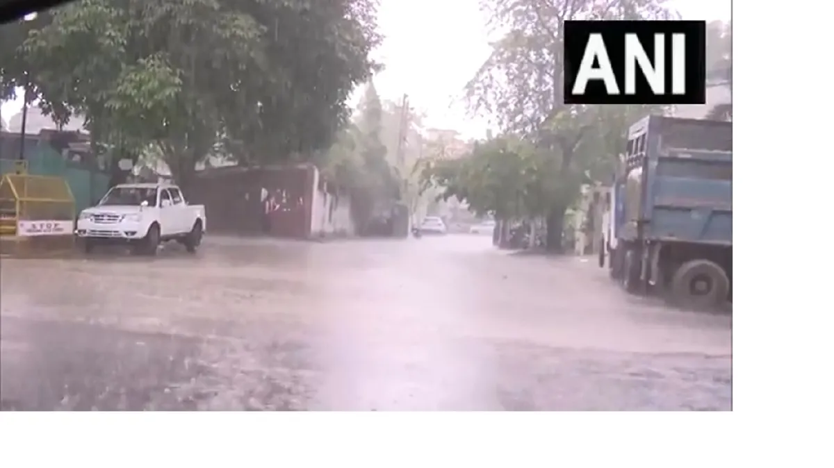देश के कई इलाकों में झमाझम बारिश, रविवार को पटना, भोपाल में लगी झड़ी- India TV Hindi