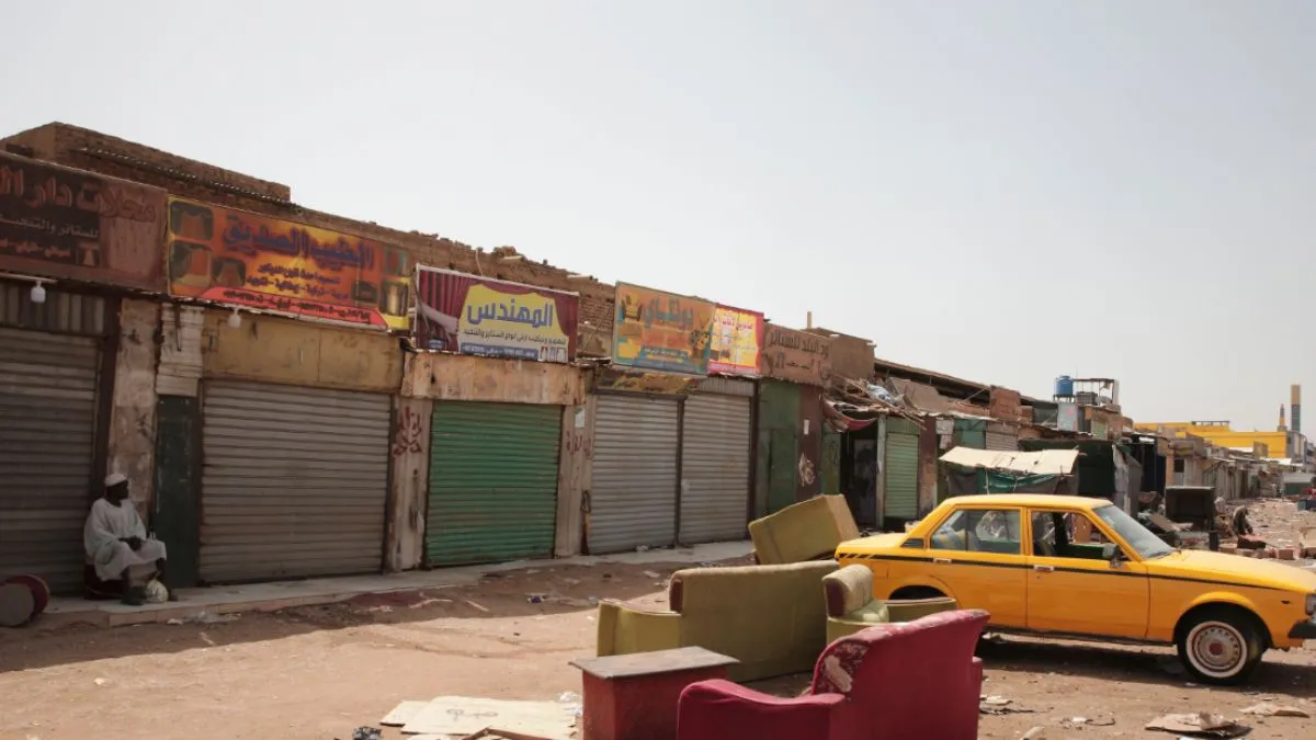 सूडान में सैन्य बलों के बीच लड़ाई जारी- India TV Hindi