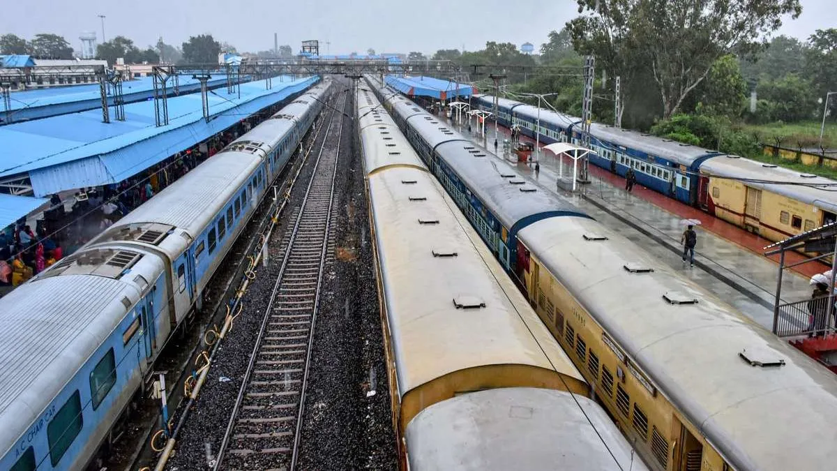 भारतीय रेलवे ने कई ट्रेनें की रद्द- India TV Hindi