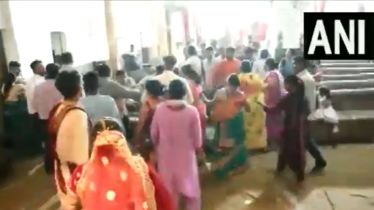 video of fight in marriage- India TV Hindi