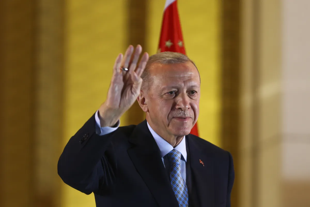 Turkiye Presidential Election 2023 Viral video of Turkish President tayyip Erdogan distributing mone- India TV Hindi