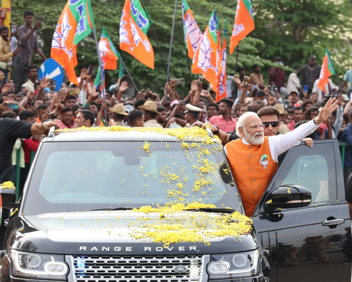 PM Narendra Modi's roadshow begins in Bengaluru will cover 13 constituencies- India TV Hindi