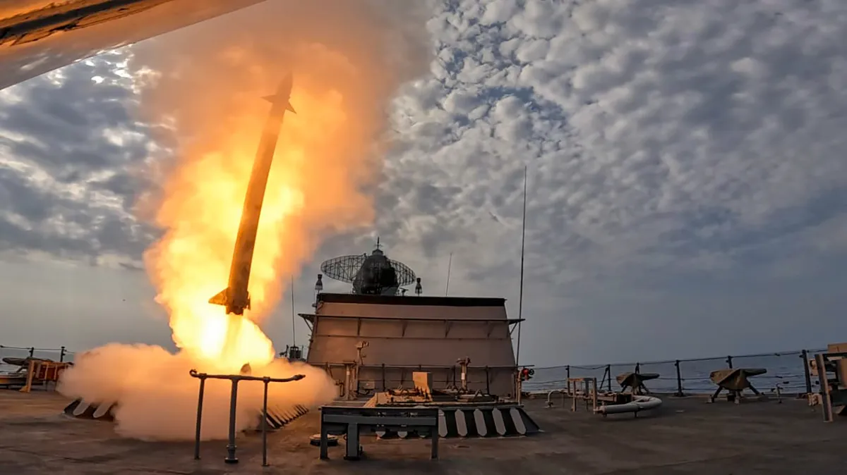 टेंशन में इजरायल! ईरान ने किया खतरनाक मिसाइल 'खैबर' का सफल परीक्षण, 2 हजार किमी की रेंज- India TV Hindi