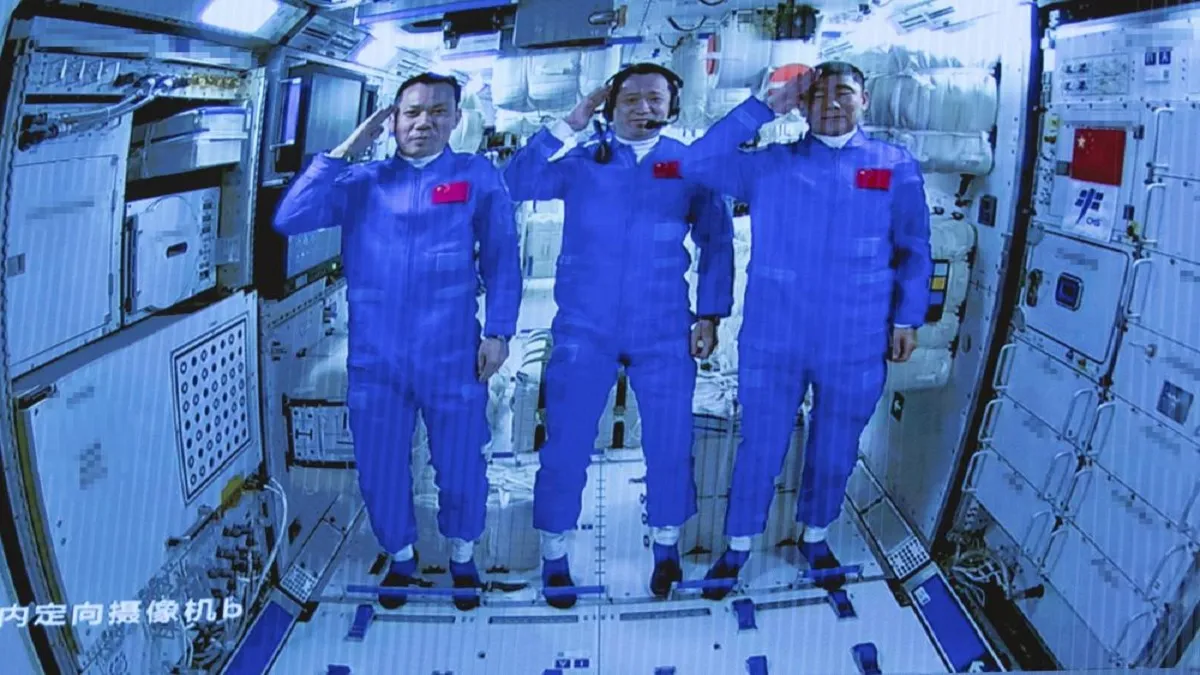 अंतरिक्ष मिशन में अमेरिका को चैलेंज दे रहा चीन, आम लोगों को कराएगा स्पेस की सैर, चांद पर पहुंचने की - India TV Hindi