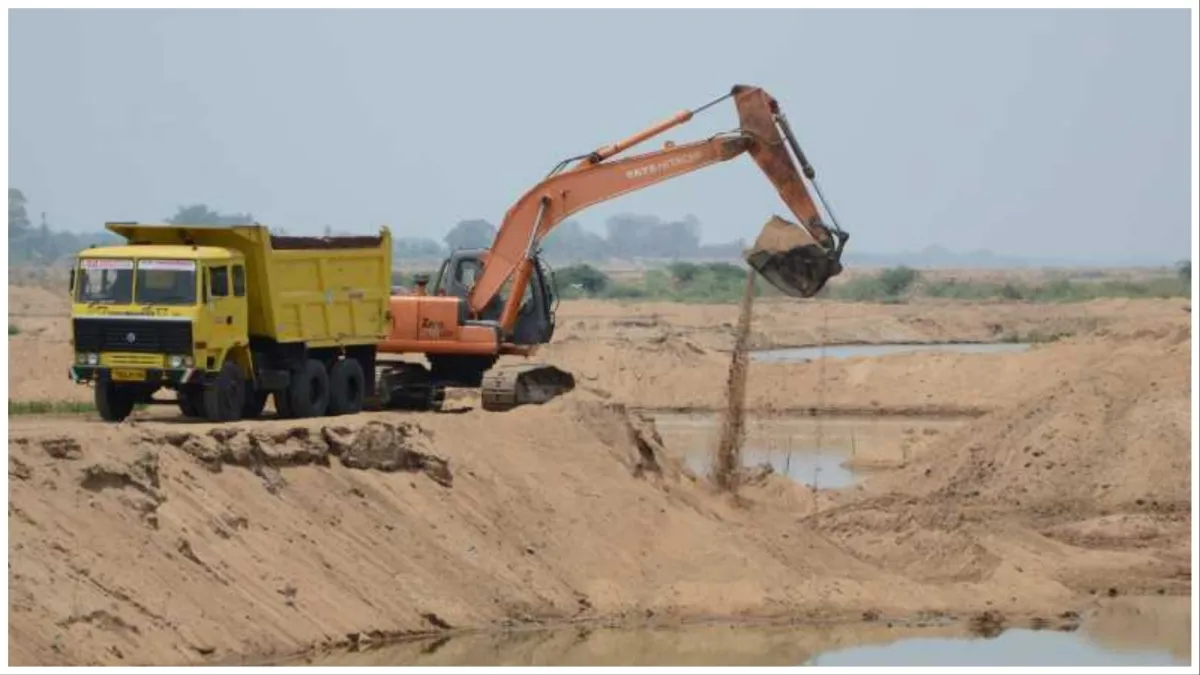 Gujarat Government action against sand mafia all mining vehicles in the state will be tagged with GP- India TV Hindi