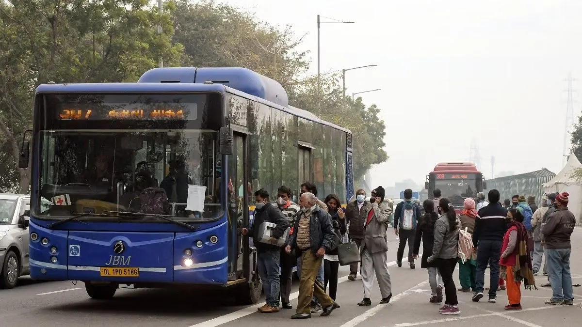 new delhi, dtc bus, arvind kejriwal free bus travel, bus travel, aam aadmi party- India TV Hindi