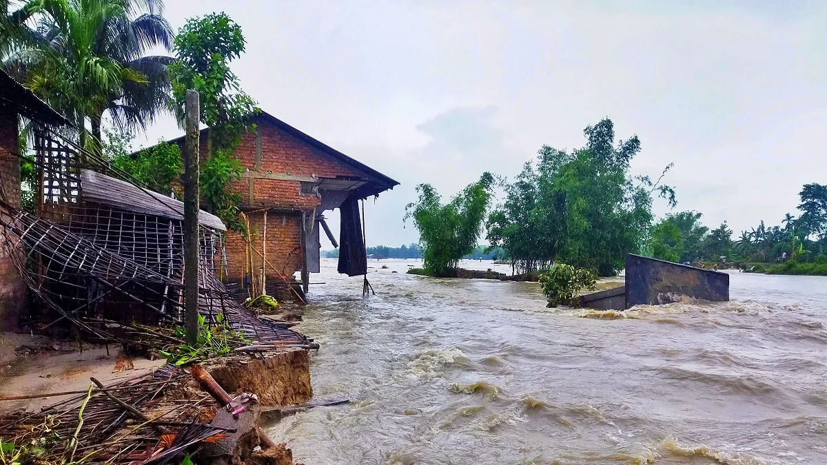 असम में बाढ़ का कहर- India TV Hindi