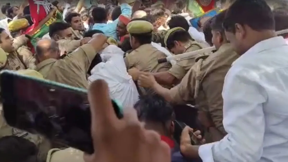 stampede in akhilesh yadav program - India TV Hindi