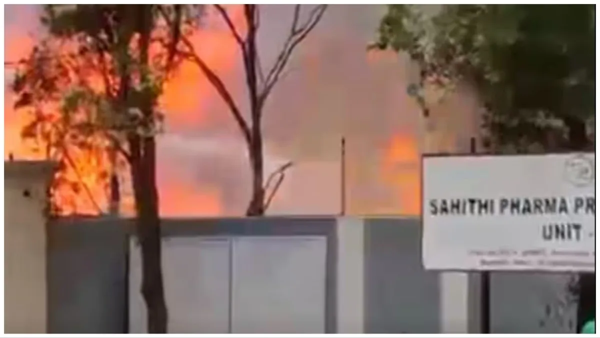 Fierce fire in Andhra Pradesh's pharma factory several fire engines present on the spot- India TV Hindi