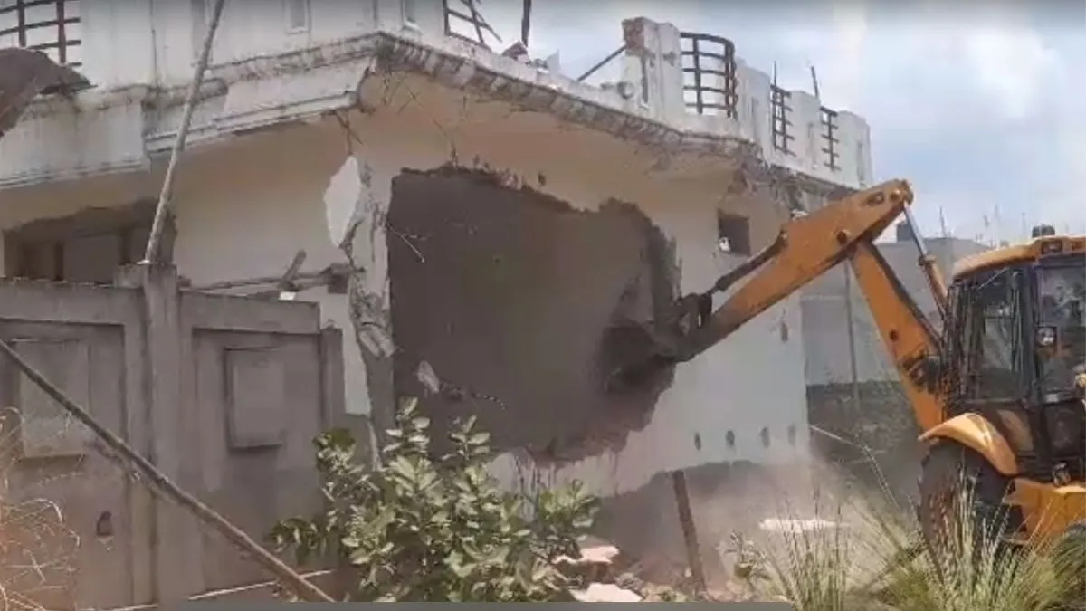 house demolition - India TV Hindi