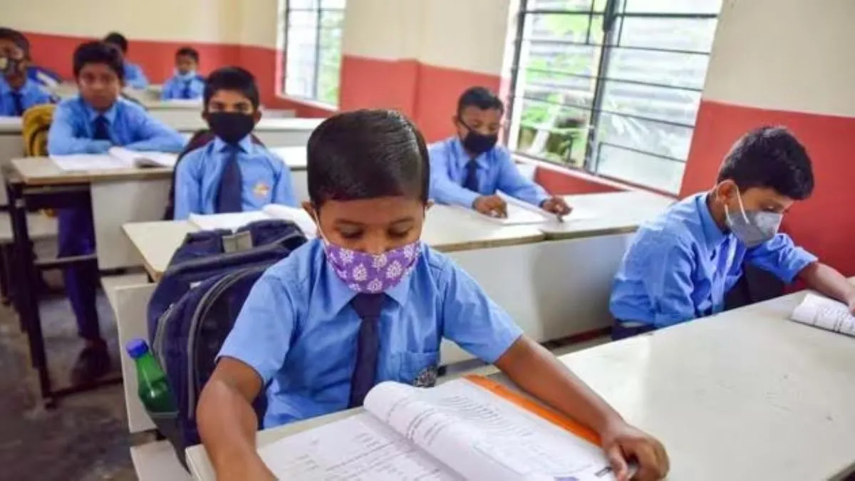 उत्तर प्रदेश में फिर बढ़ीं स्कूली छुट्टियां- India TV Hindi