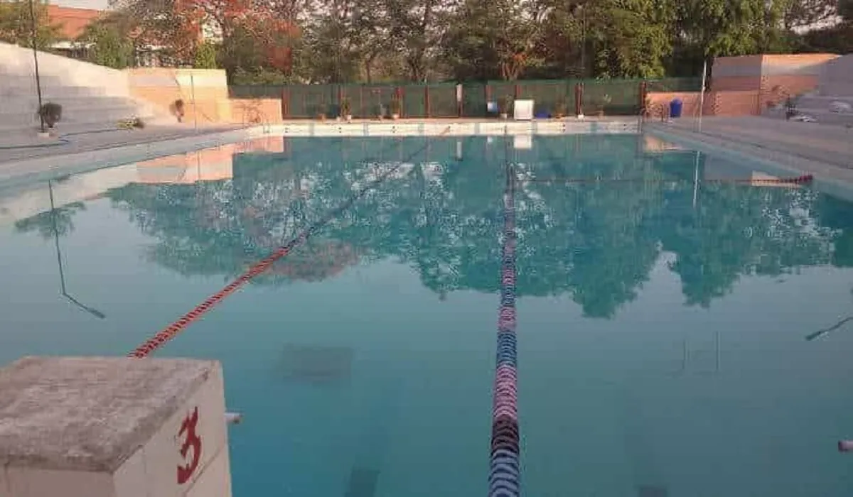 नोएडा के एपीजे इंटरनेशनल स्कूल के स्विमिंग पूल में हादसा- India TV Hindi