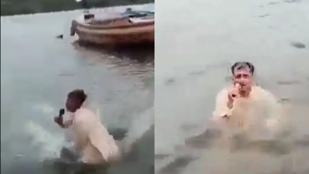 पानी में कूद कर पत्रकारिता करते हुए रिपोर्टर।- India TV Hindi