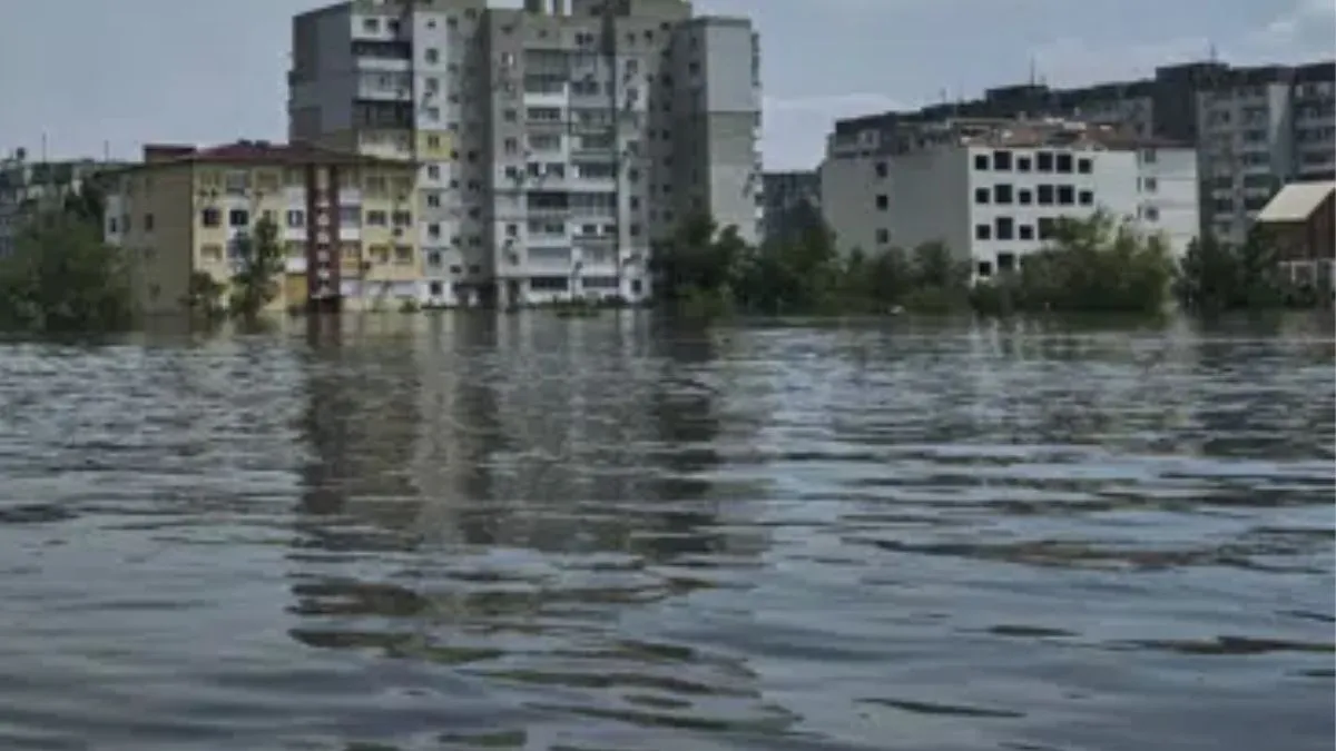 यूक्रेन में बांध टूटने के बाद आई बाढ़- India TV Hindi