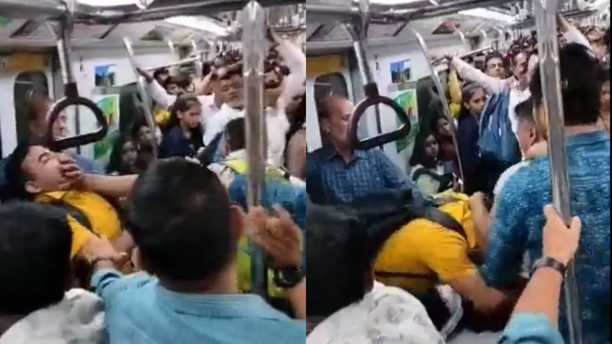मेट्रो के अंदर लड़ाई करते हुए दो लोग।- India TV Hindi