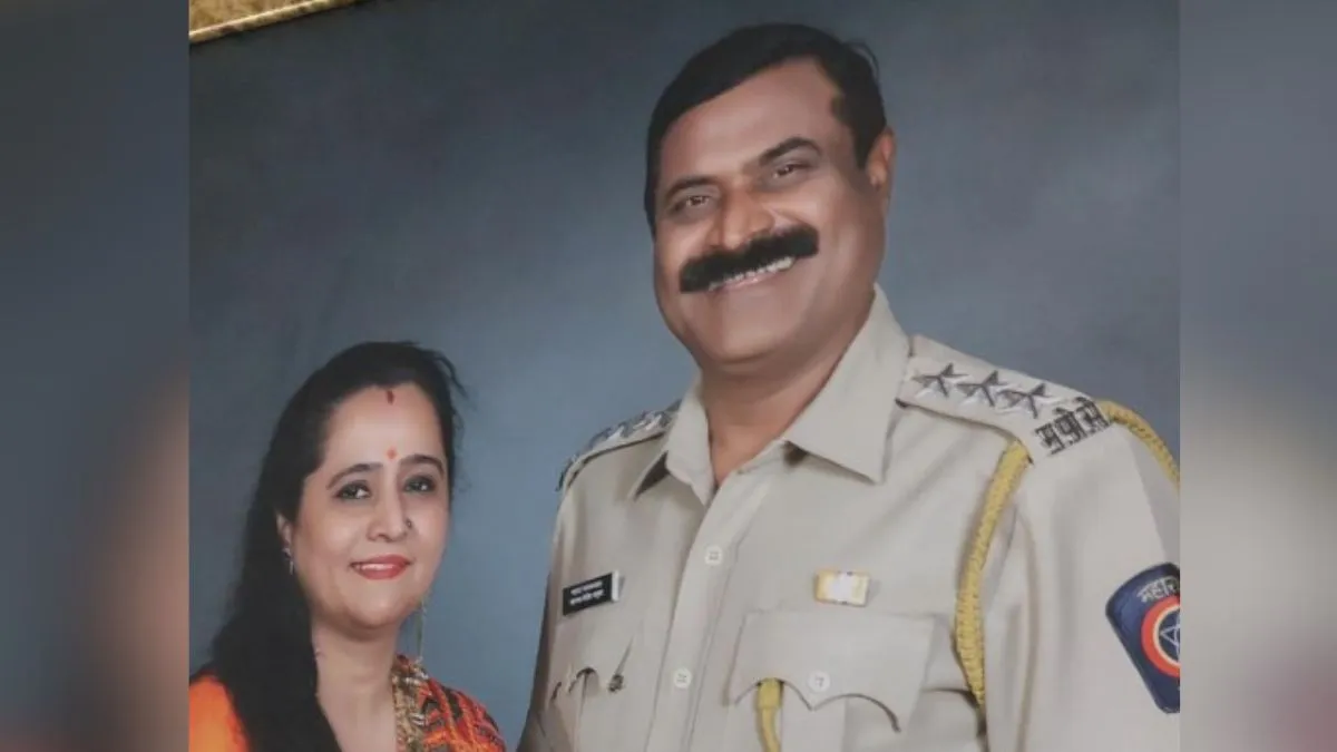 अमरावती के एसीपी और उनकी पत्नी- India TV Hindi