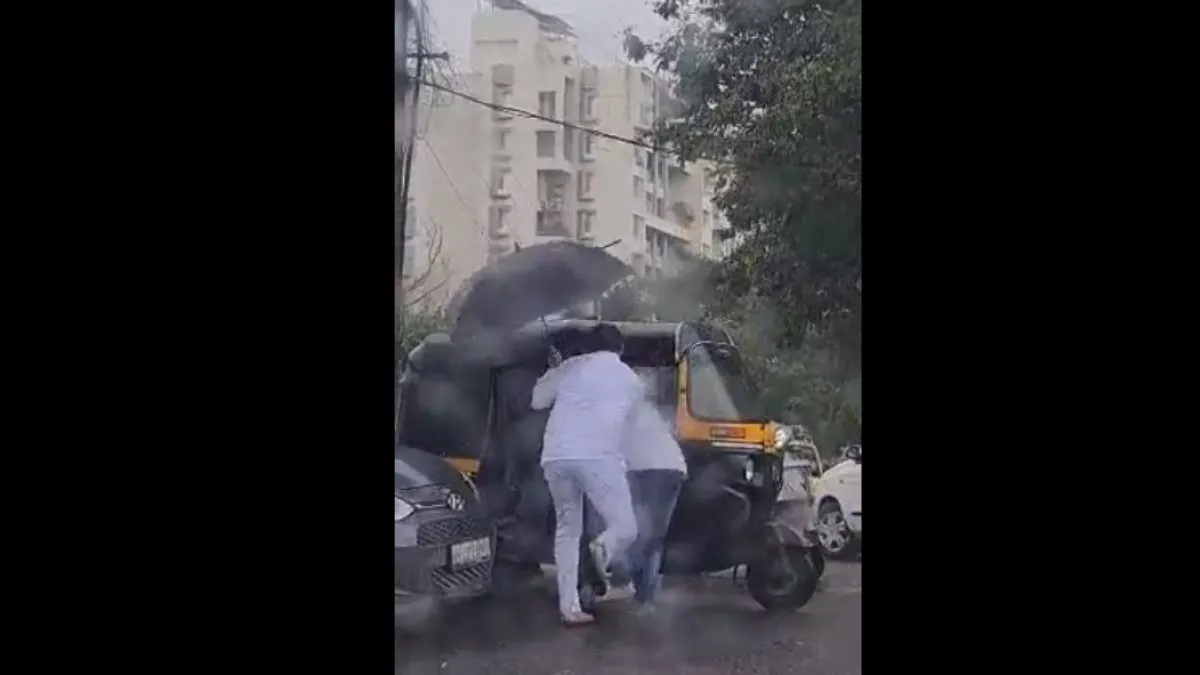 Ajit Pawar, NCP leader beat autorickshaw driver, NCP Goon- India TV Hindi
