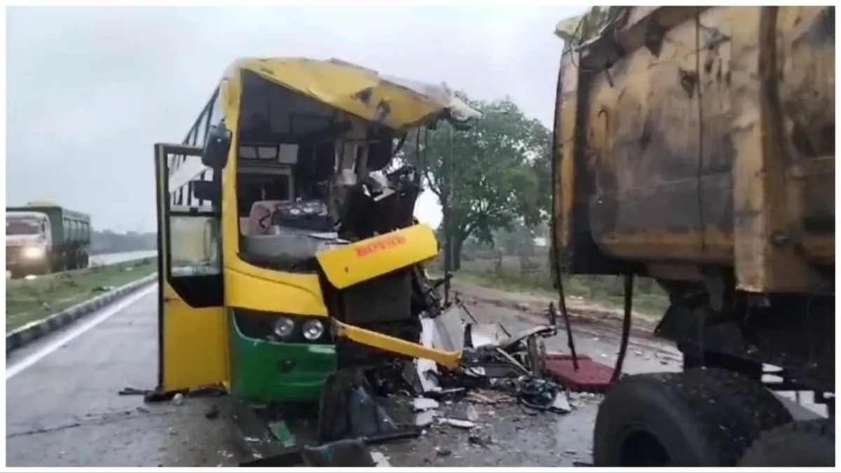 road accident in chhattisgarh bjp workers bus accident who going to join PM narendra modi rally 3 di- India TV Hindi
