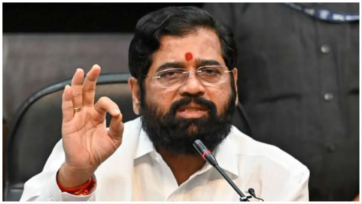 CM Eknath Shinde Security lapse unknown car entered the convoy case filed against the driver- India TV Hindi