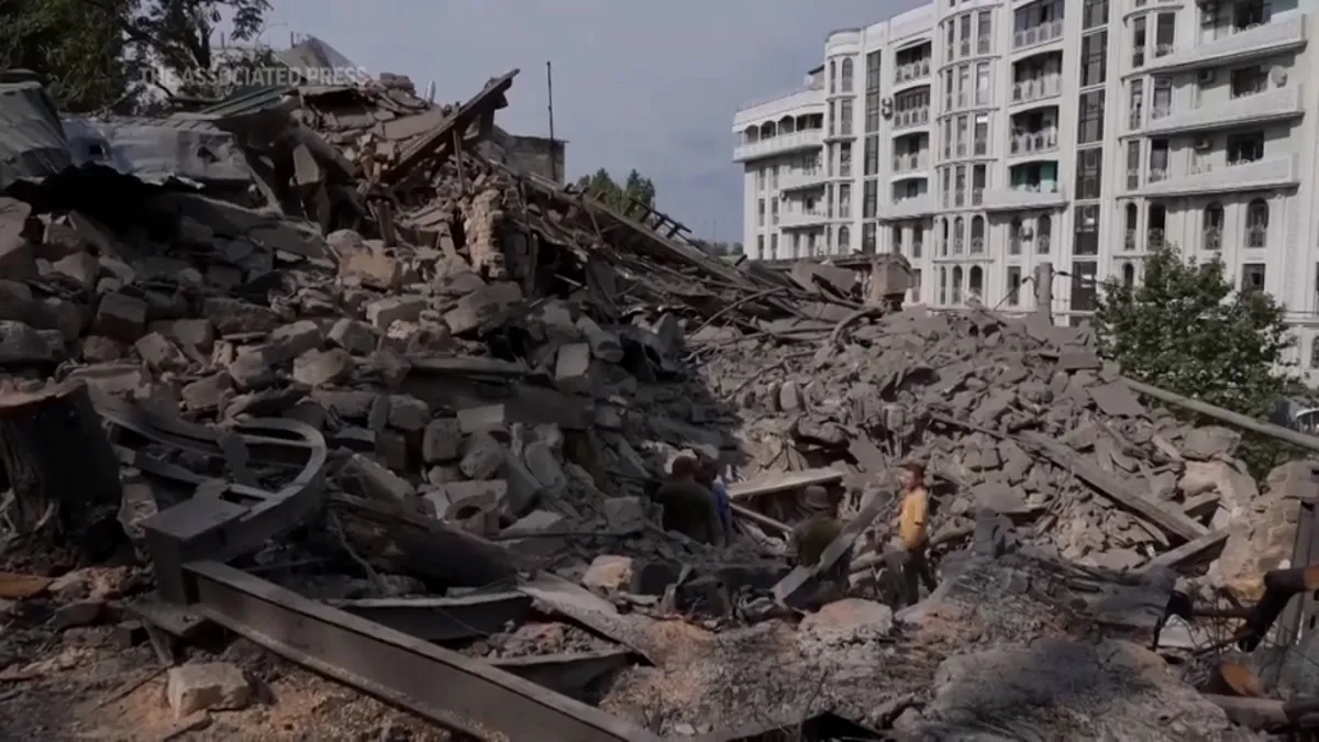 यूक्रेन के ऐतिहासिक स्थल पर रूस ने बरसा दिए बम, लोगों में बढ़ा आक्रोश- India TV Hindi