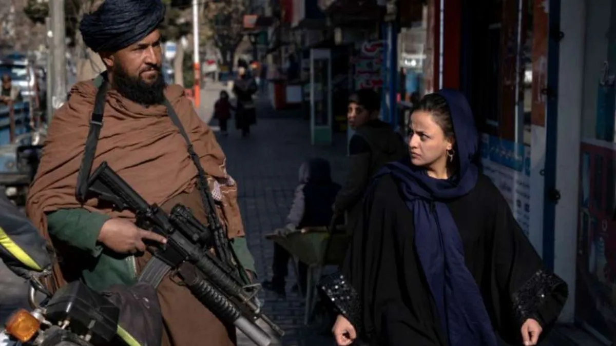 अफगानिस्तान में महिलाओं के लिए फरमान, बिना बुर्का टैक्सी में बैठने पर रोक, य​दि बैठीं तो...- India TV Hindi