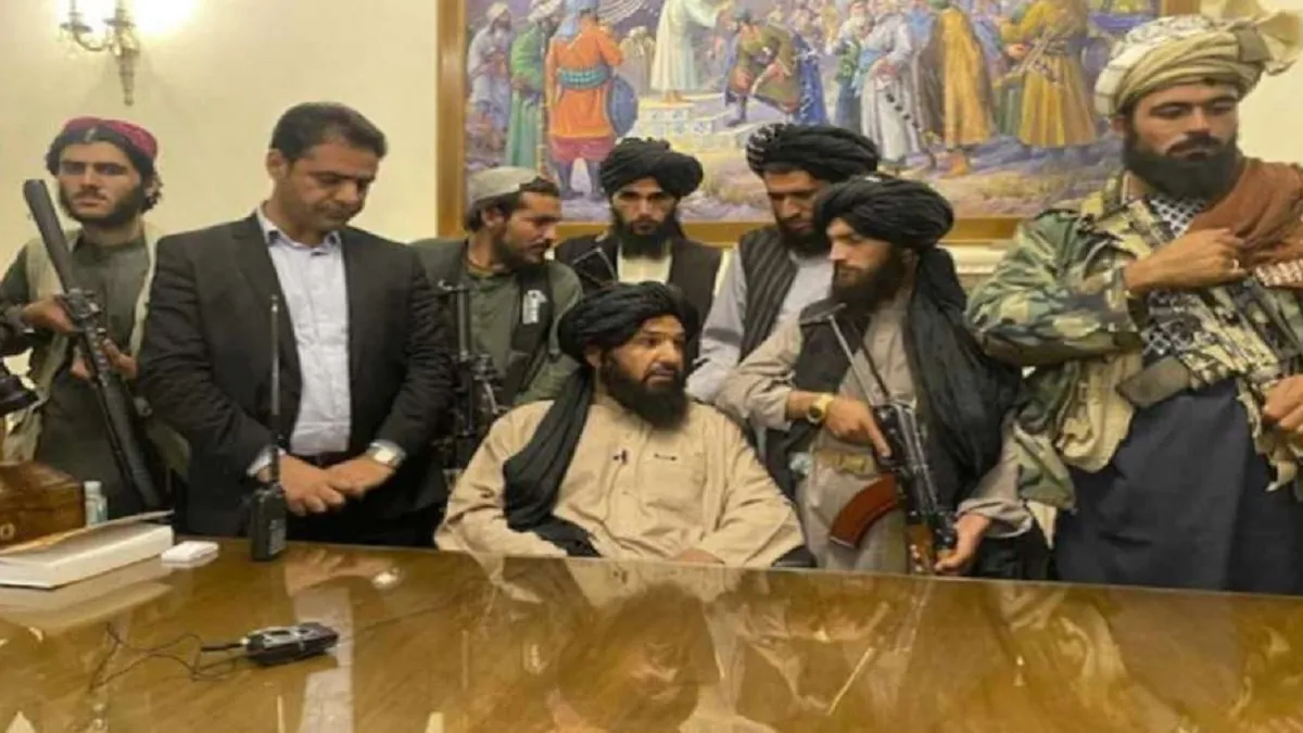 अफगानिस्तान की हुकूमत में पड़ी दरार, भिड़ गए तालिबान के हक्कानी और कंधारी गुट, अब क्या होगा? - India TV Hindi