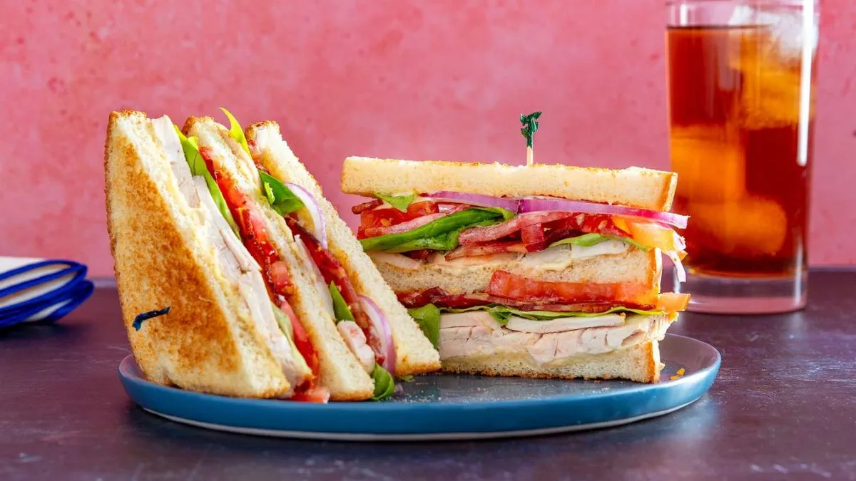 सबवे अपने ग्राहकों को फ्री में सैंडवीच खिलाने के लिए एक ऑफर निकाला है।- India TV Hindi