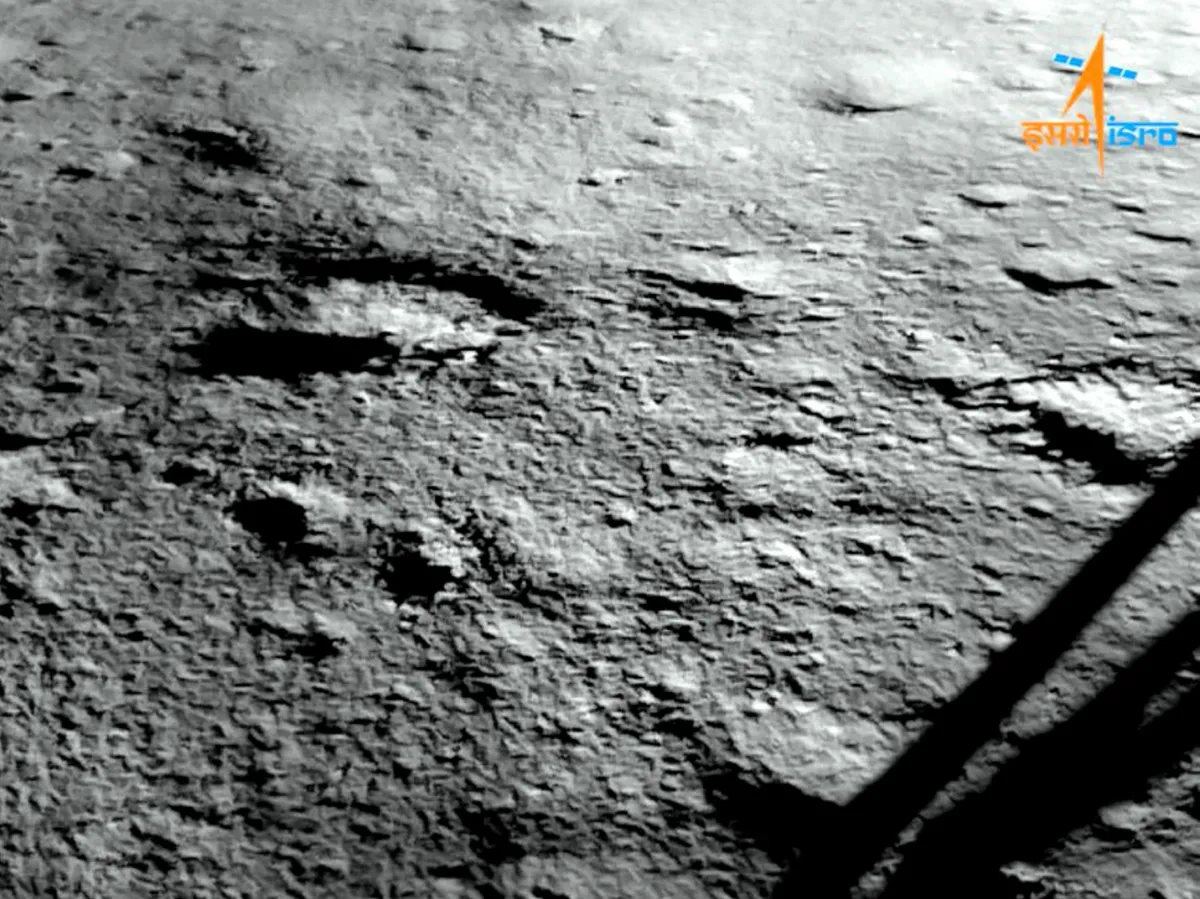 चांद के सतह की तस्वीर- India TV Hindi