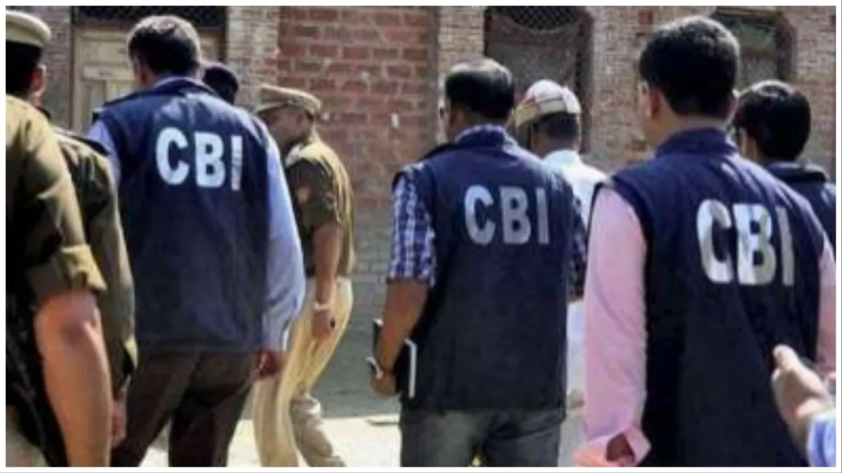 CBI files case against ED Assistant Director Pawan Khatri liquor trader Amandeep Dhall and CEO of Cl- India TV Hindi