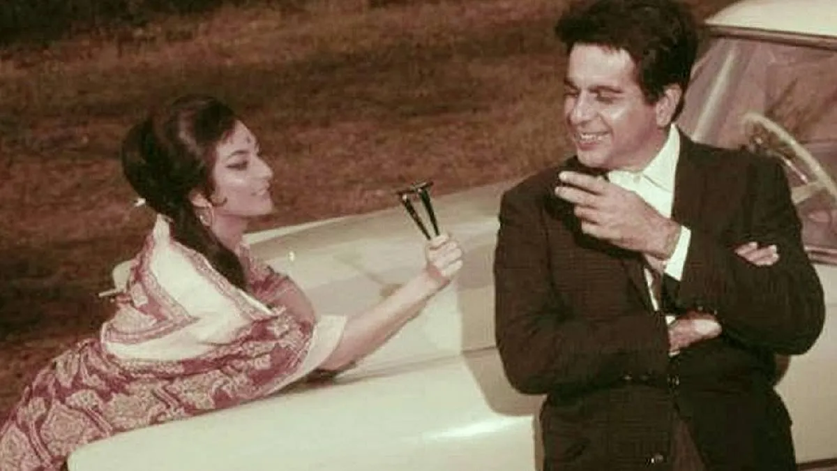 How Dilip Kumar proposed Saira Banu- India TV Hindi