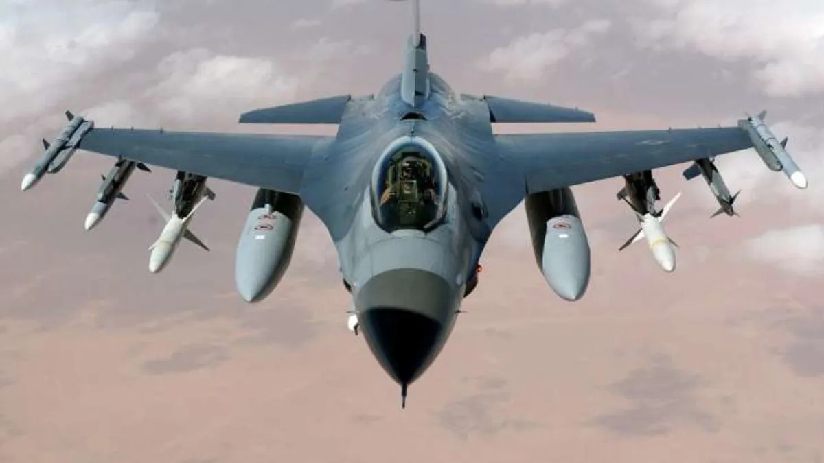 यूक्रेन के लिए जंग में गेमचेंजर साबित होगा अमेरिकी लड़ाकू विमान F-16? जानिए क्या हैं इसकी खूबियां?- India TV Hindi