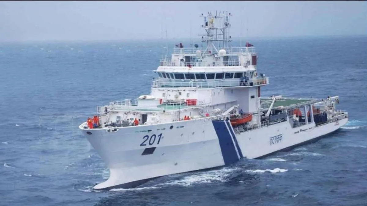 इंडियन कोस्टगार्ड्स ने दिखाई जांबाजी, विदेशी जहाज पर सवार चीनी नागरिक की बचाई जान- India TV Hindi