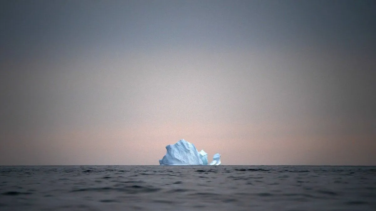 अंटार्कटिका से पिघलता बर्फ का विशाल भाग।- India TV Hindi
