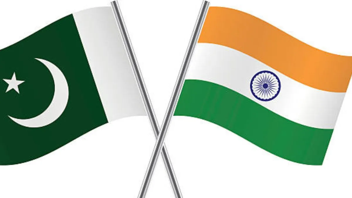 भारत-पाकिस्तान के राष्ट्रीय ध्वज।- India TV Hindi