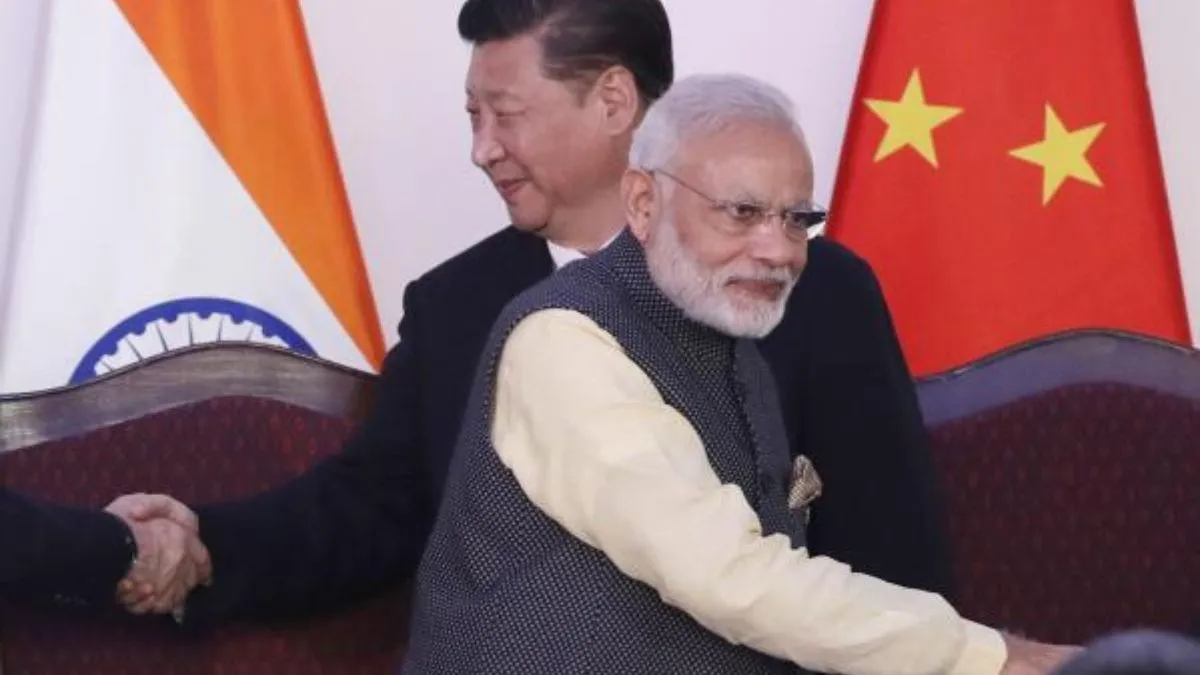 ब्रिक्स शिखर सम्मेलन के दौरान पीएम मोदी और चीनी राष्ट्रपति शी जिनपिंग की एक तस्वीर।- India TV Hindi
