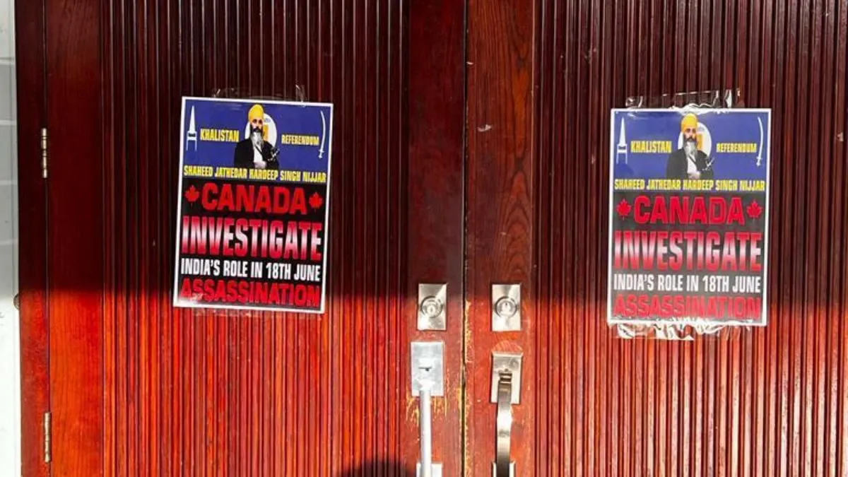 कनाडा में हिंदू मंदिर के बाहर खालिस्तानी आतंकियों द्वारा लगाए पोस्टर- India TV Hindi