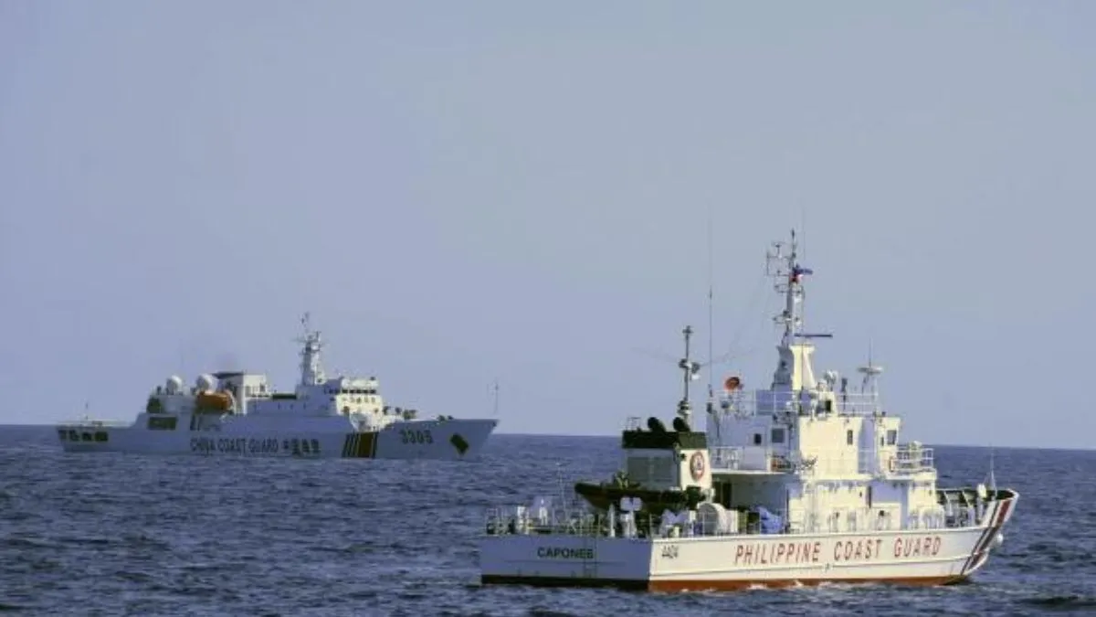 दक्षिण चीन सागर में फिलीपींस का जहाज।- India TV Hindi