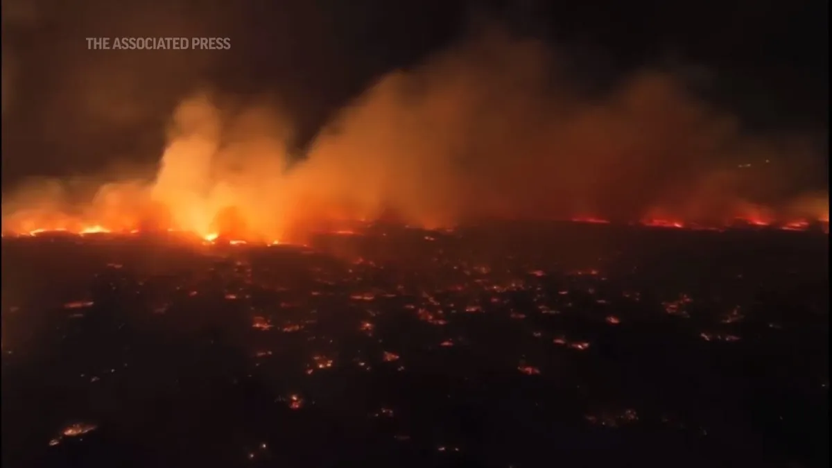 हवाई द्वीप समूह में तूफान से और भड़की जंगल की आग, लाहिना शहर तबाह, फंसे हुए लोगों की खोज जारी- India TV Hindi