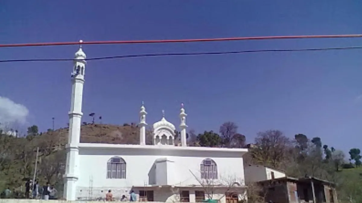 पाकिस्तान: अहमदिया समुदाय के धार्मिक स्थलों की मीनारों को तोड़ने का मामला।- India TV Hindi